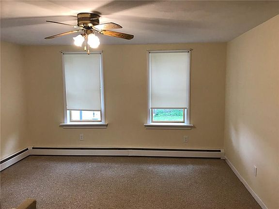 4th image of 8 Snells Ct