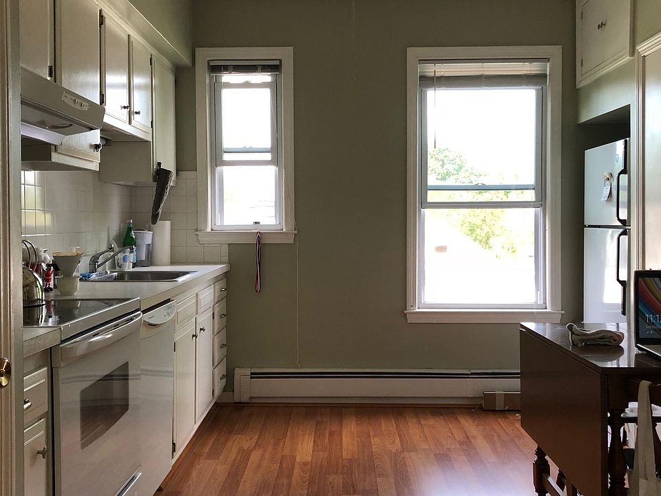 2nd image of 518-520 Putnam Ave Unit 11
