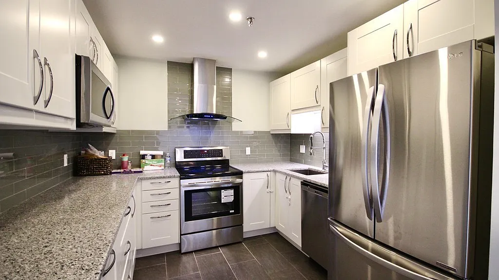 3 bed, 1206 sqft, $3,200 — Photo 1