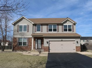 801 Parkside Ln, Yorkville, IL