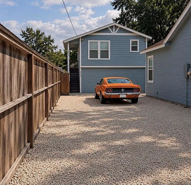 1026 1/2 Kern St
