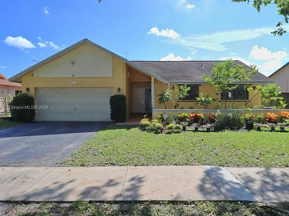 2311 NW 101st Ter, Pembroke Pines, FL 33026