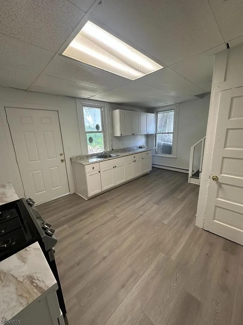3 bed, 1.0 bath, $2,200 — Photo 3
