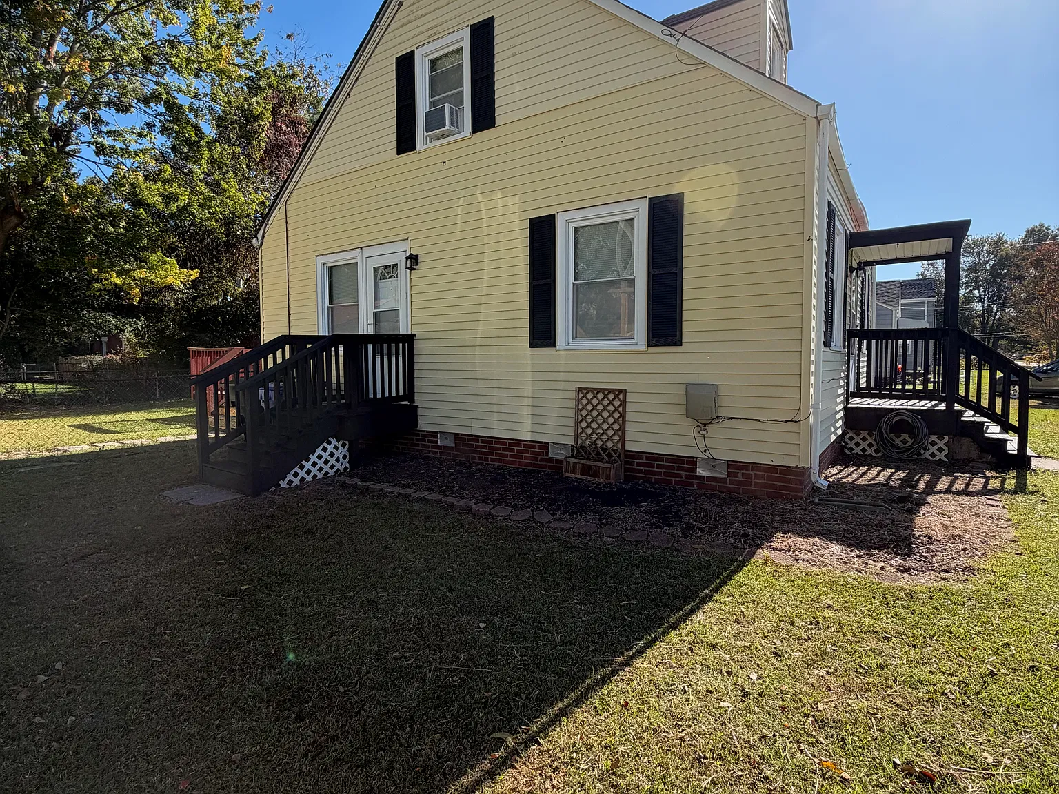 3 bed, 1176 sqft, $2,400 — Photo 3