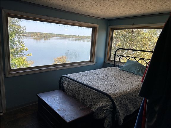 4th image of 401 Ridge Row