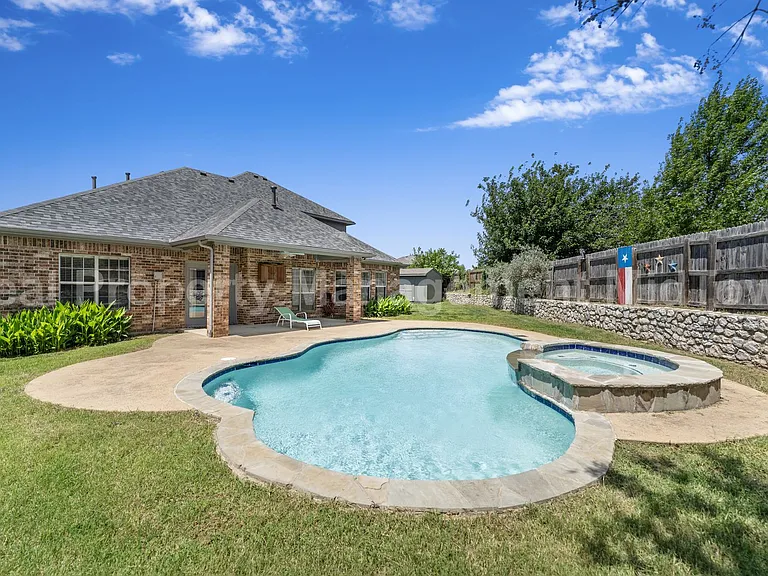 343 Mesquite Hill Dr — Photo 2