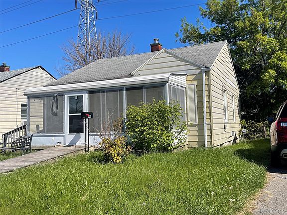 2nd image of 498 Montana Ave