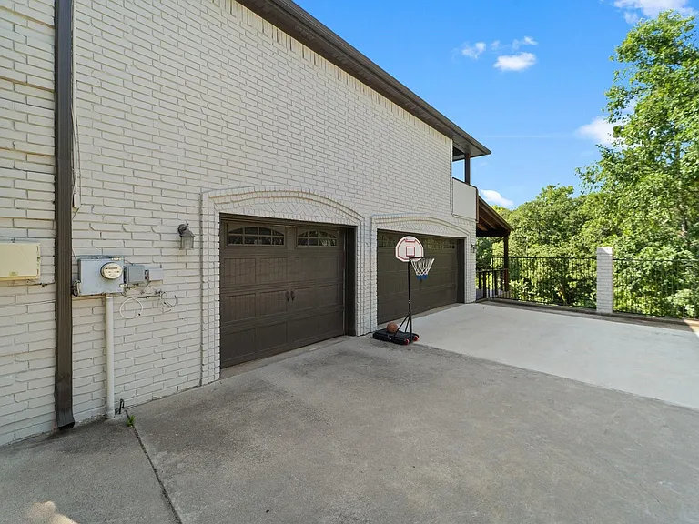 621 Somerset Dr — Photo 29