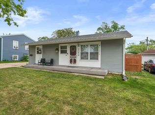 215 Cypress Dr, Streamwood, IL