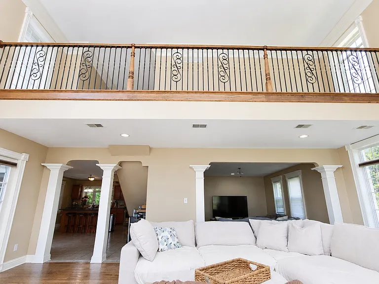 4156 Lamont Dr — Photo 18