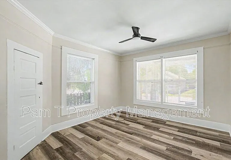 16 Helmken St — Photo 15