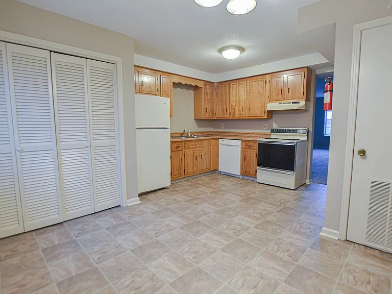 1533 E Knollwood Cir — Photo 6
