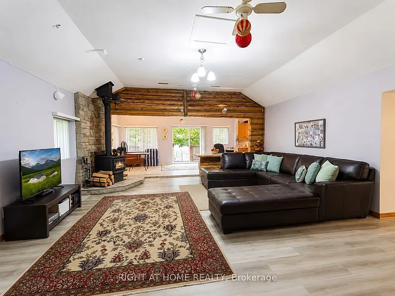 5470 Penetanguishene Rd — Photo 2