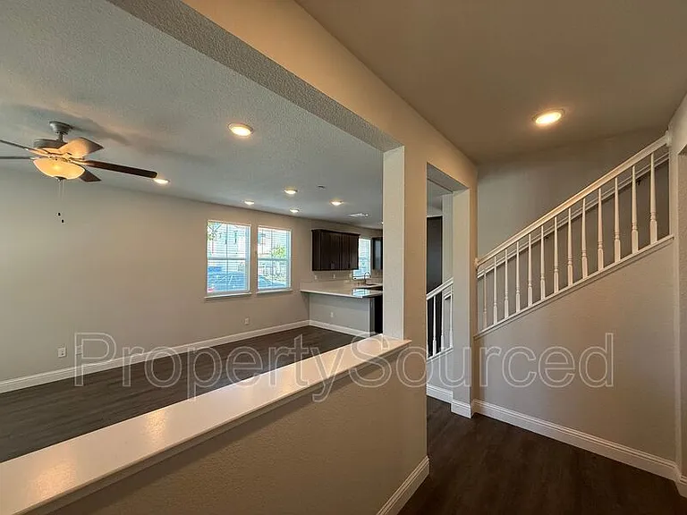 948 Posey St — Photo 8