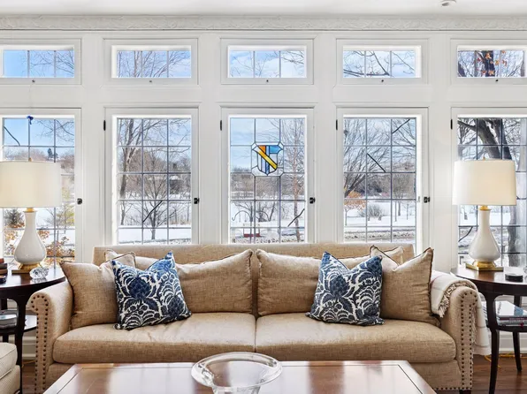 2116 W Lake Of The Isles Pkwy, Minneapolis, MN 55405