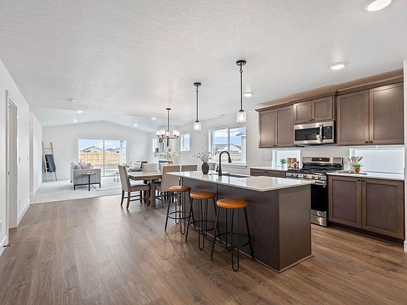 4th image of 454 NW Monte Vista Ave #127