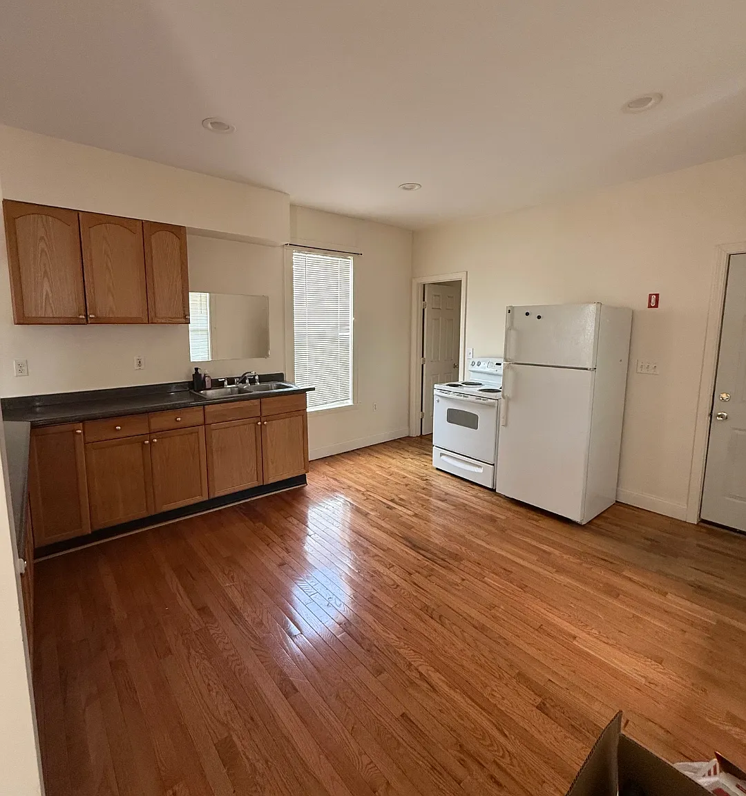 135 Oak St — Photo 4