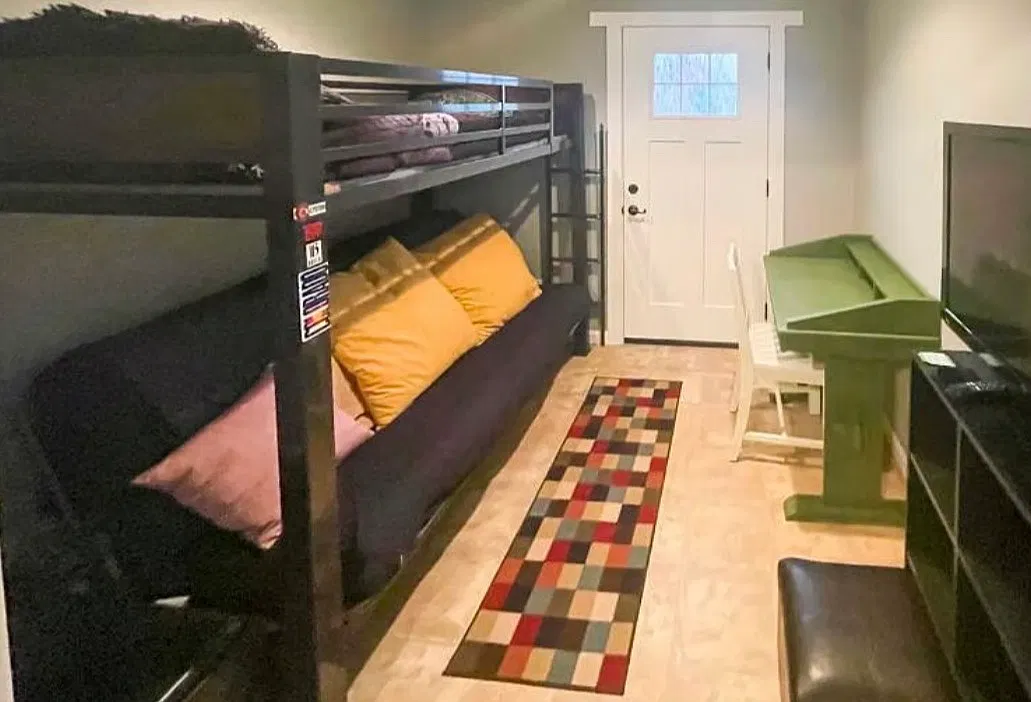 3 bed, 850 sqft, $2,150 — Photo 4