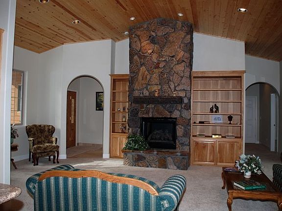 3 RiverStone FP, Arches, 10'PineVaulted Ceiling,Built Ins