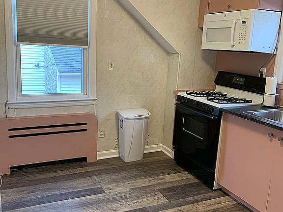 4th image of 275 W Nicholai St