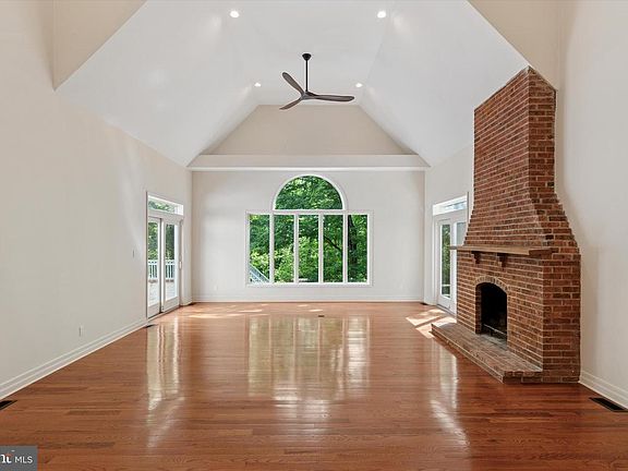 5th image of 2824 Hill Rd