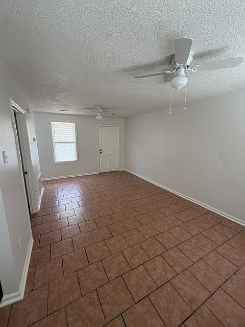 1st image of 525 E Hall St