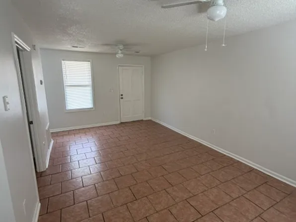 525 E Hall St, Savannah, GA 31401