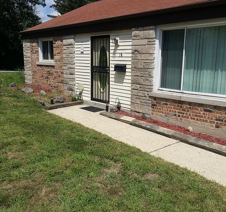1st image of 18 Oak Ln #Sfh