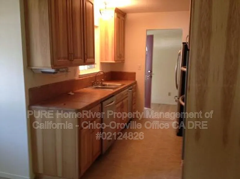 3 bed, 2.0 bath, 1420 sqft, $1,900 — Photo 3
