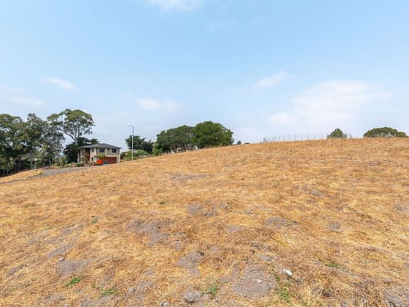 5th image of 1070 Bantam Way