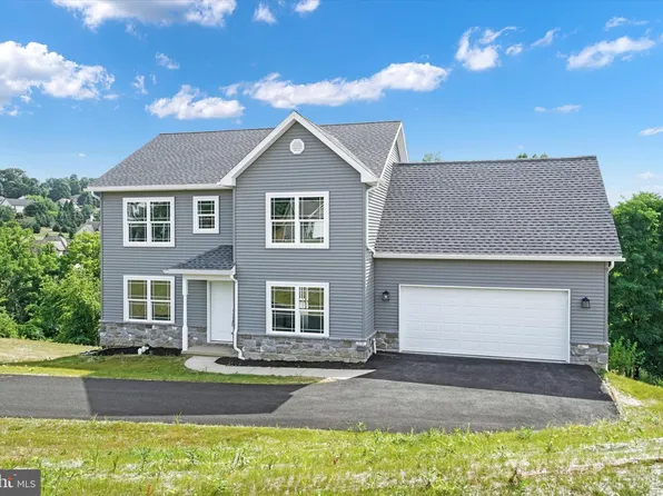 325 Barclay Dr, Red Lion, PA 17356