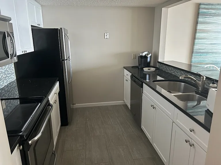 31 E Grand Ave #31 — Photo 8