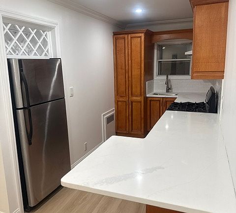 Full kitchen with appliances, backsplash and quartz counters