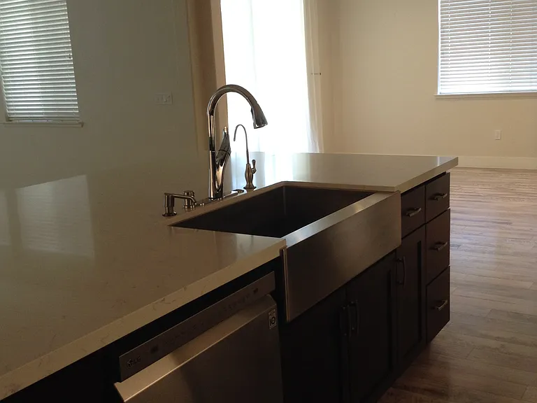 413 Wayland Loop — Photo 6