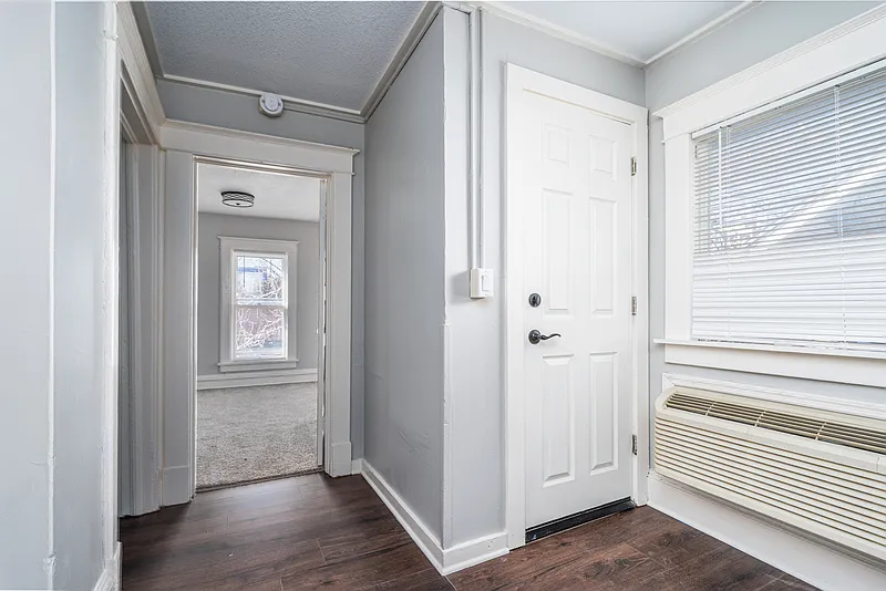4 bed, 2.0 bath, 1650 sqft, $3,000 — Photo 4
