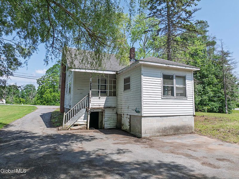 5th image of 1211 Saratoga Road