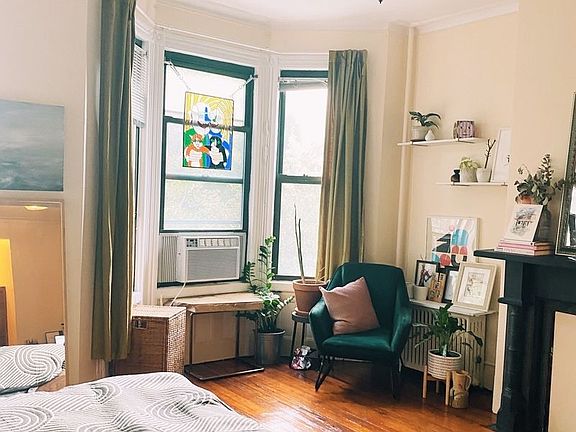 4th image of 633 Leonard St #2