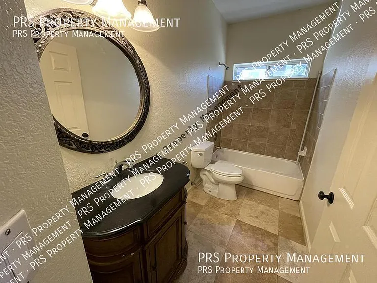629 S Oak St — Photo 9