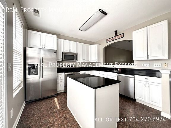 3rd image of 13432 Delstone Dr