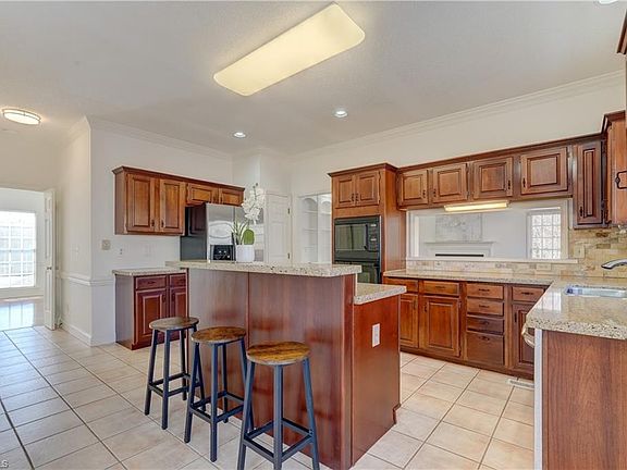 4th image of 1800 Tradd Ct