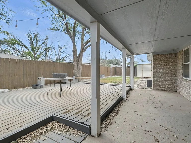 2404 Goddard Ct — Photo 25