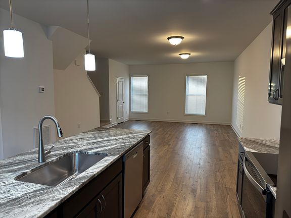 3rd image of 196 Colony Ave