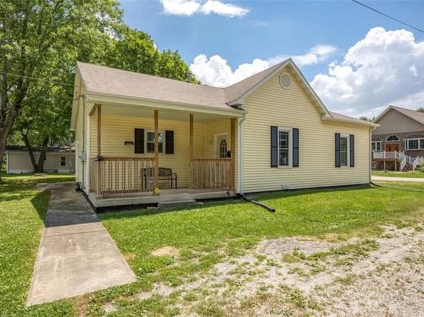 301 E 2nd North St, Mount Olive, IL 62069