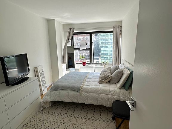 4th image of 279 E 44th St APT 6B