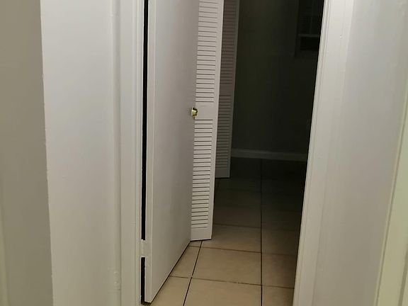 4th image of 45 NE 163rd St #45