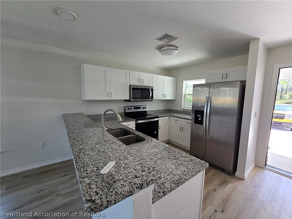 2 bed, 2.0 bath, 1006 sqft, $1,500 — Photo 2