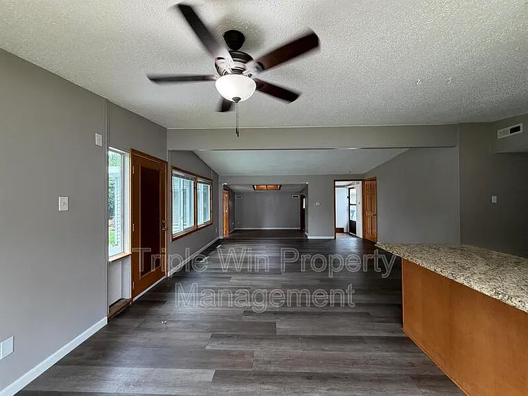 810 Saint Anthony Ln — Photo 11