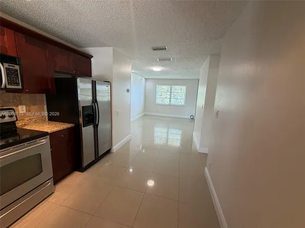 432 Lakeside Dr APT 257, Pompano Beach, FL 33063
