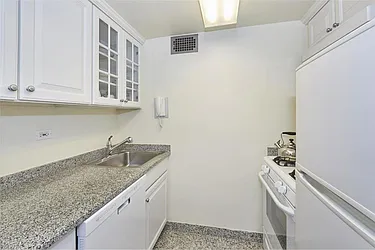 Rented by R New York