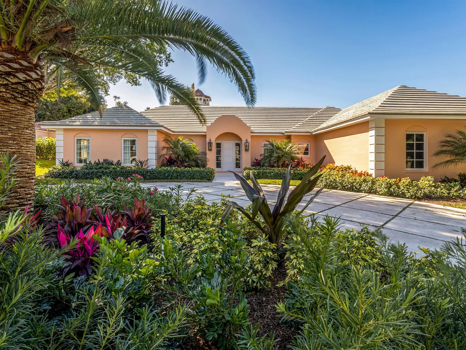 4 bed, 4.0 bath, 4072 sqft, $110,000 — Photo 4